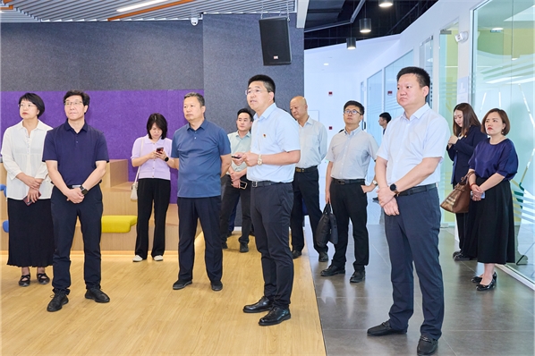 內(nèi)蒙古自治區(qū)人社廳黨組成員、副廳長(zhǎng)王林一行一行蒞臨云科數(shù)據(jù)調(diào)研